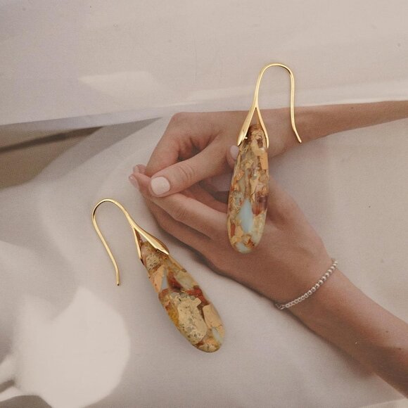 Camel -Gold hook Natural Healing Stone Fishhoop Dangle Drop Statement Earrings - Picture 4 of 5